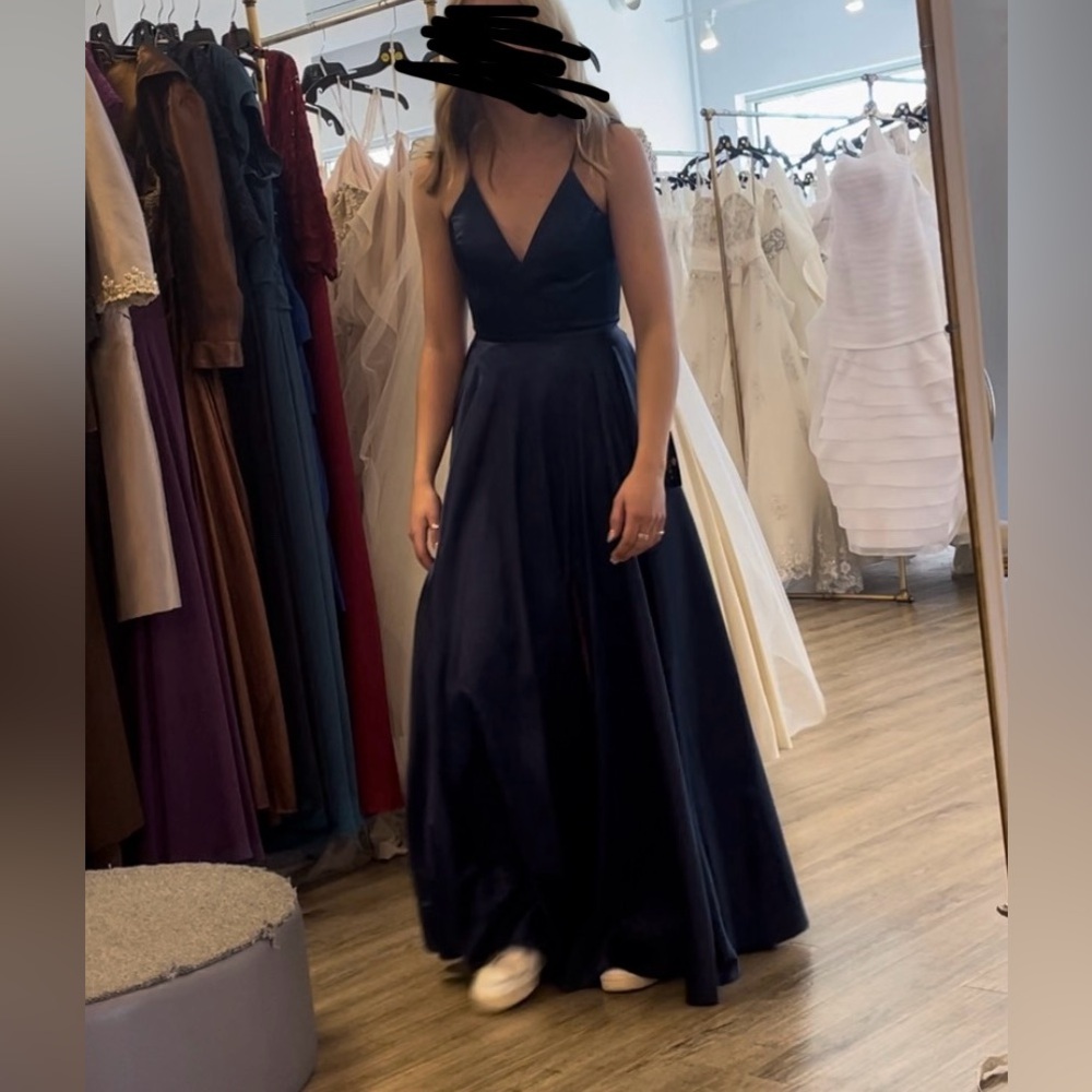 Royal Blue Prom Dress size
Corset lace up back
Brand : Faviana Glamour
Size: 00